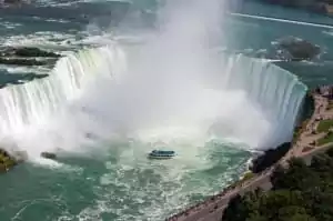 Frozen Niagara Falls Draws Tourists | The Early Air Way's Blog