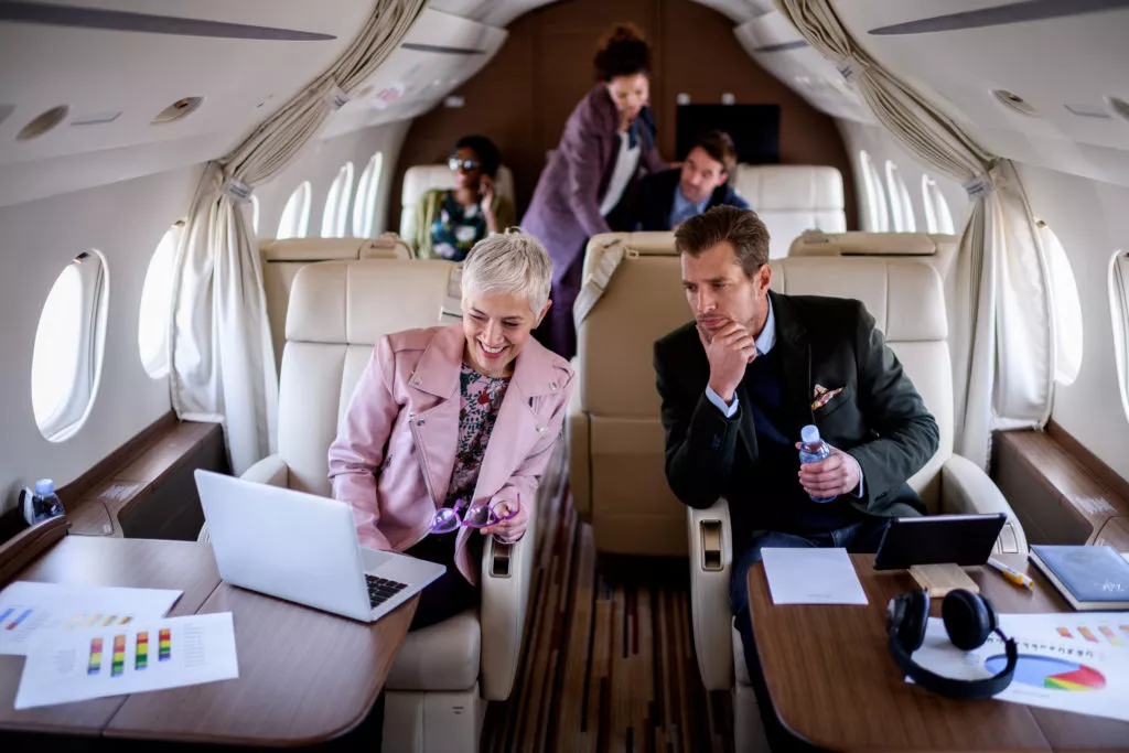 Why You Should Fly Private for Corporate Flights - The Early Air Way
