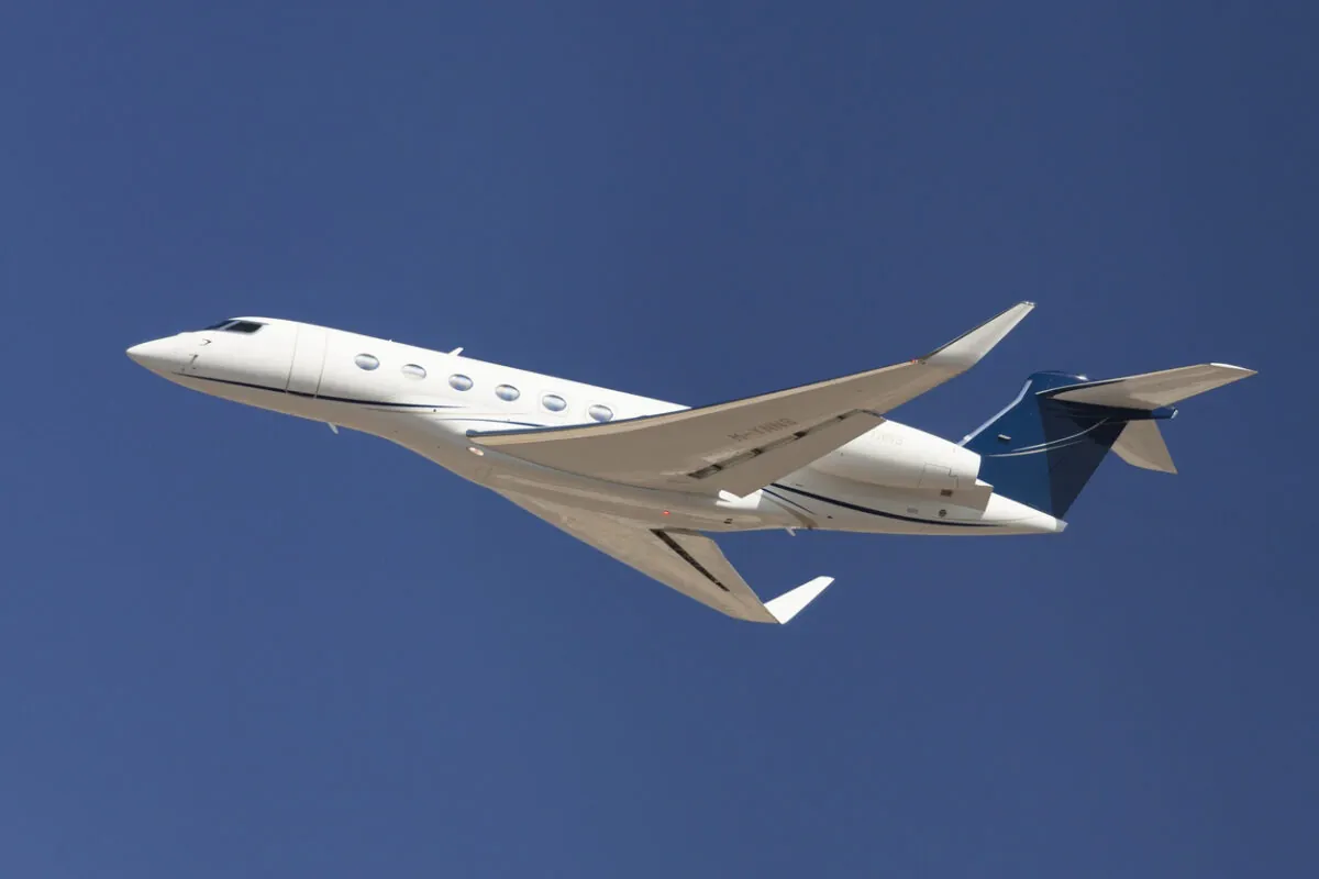 Is Traveling on a Heavy Jet the Right Choice For My Flying Needs? - Early Air Way