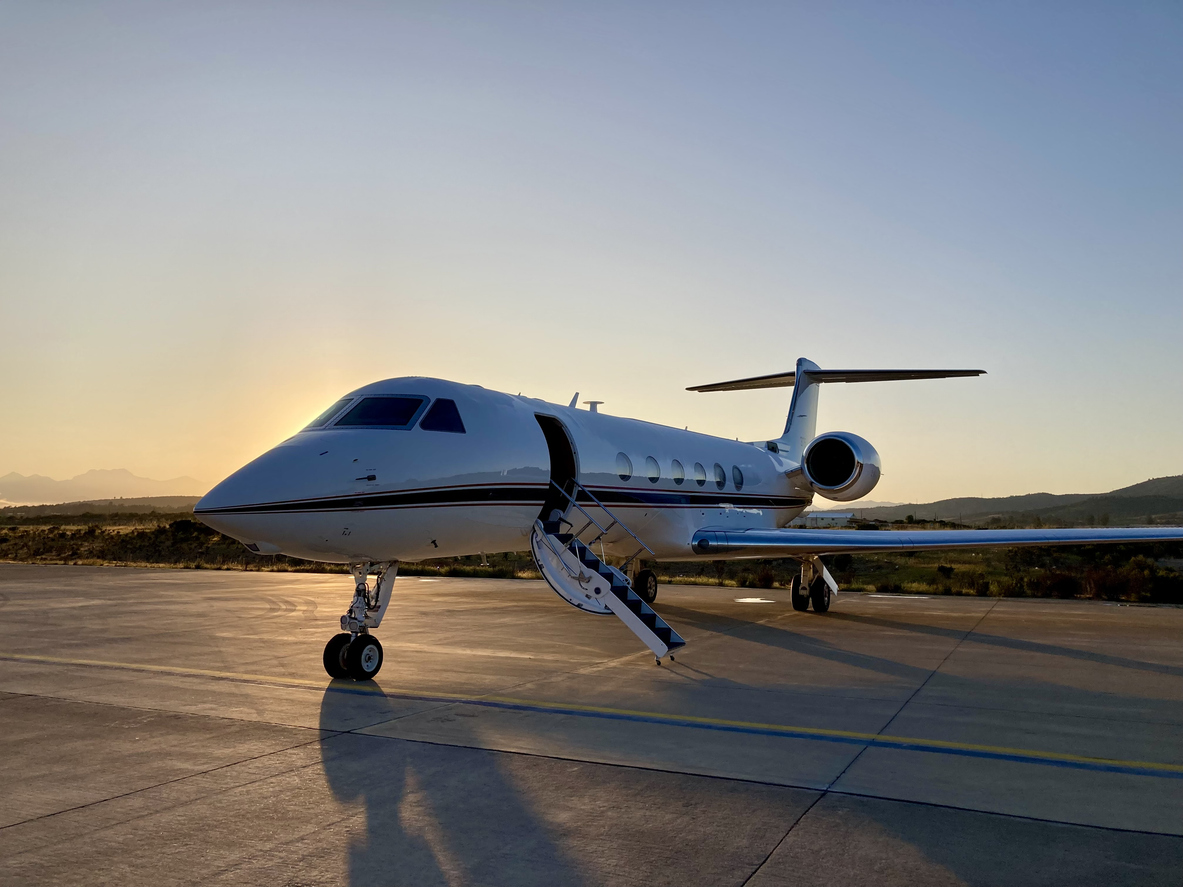 Finding a Private Jet Charter in Los Angeles - Early Air Way