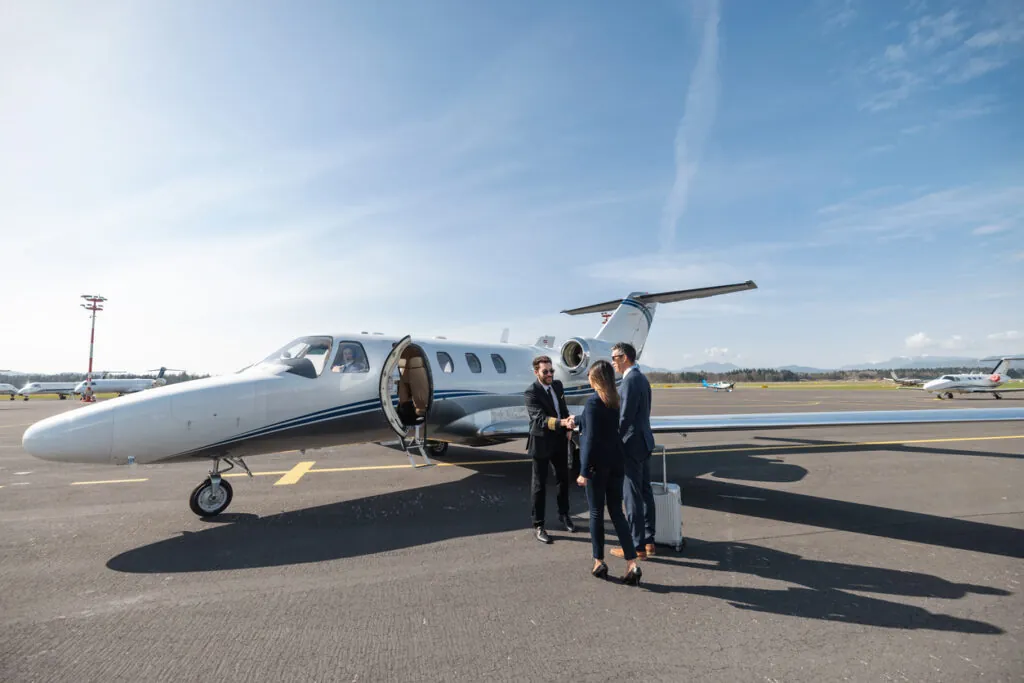 What is Corporate Travel? Charter a Private Jet - Early Air Way