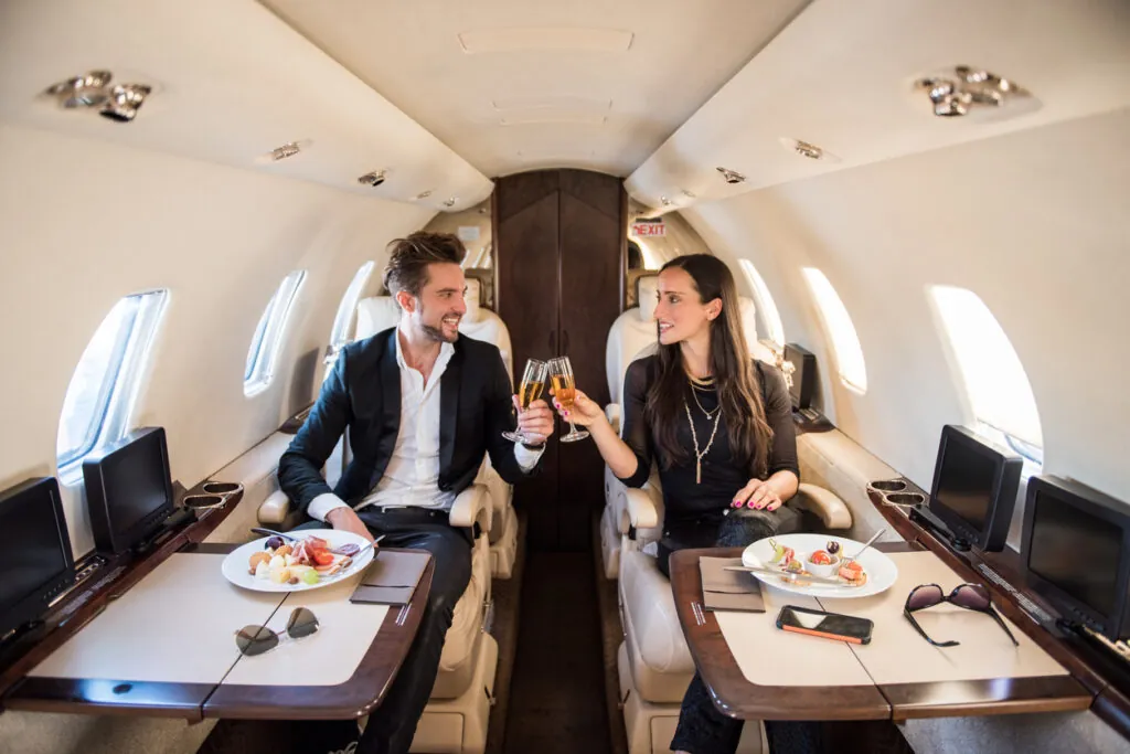 Top Private Jet Amenities That Elevate Your In-Flight Experience - The Early Air Way