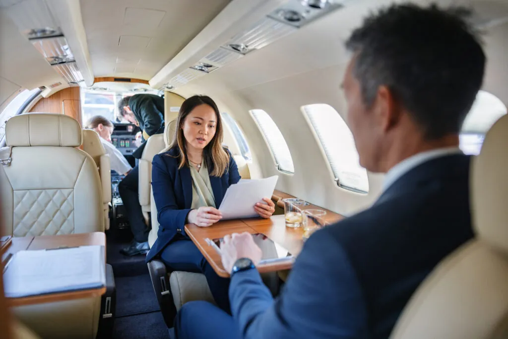 Booking Corporate Travel: Private Jet vs. Commercial Flight - The Early Air Way